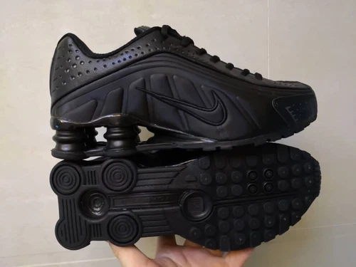 Nike Shox R4 'Triple Black' - Image 3